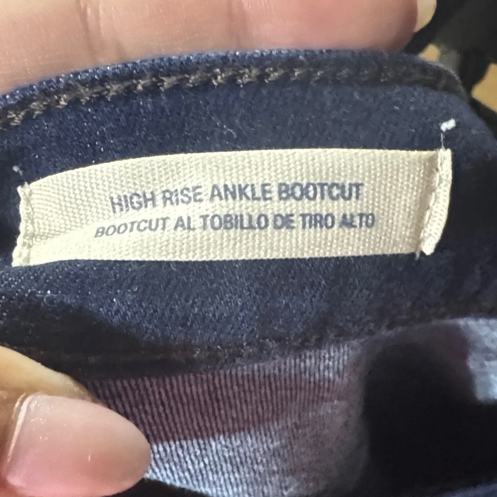 Women’s Universal thread jeans in seams 27inches